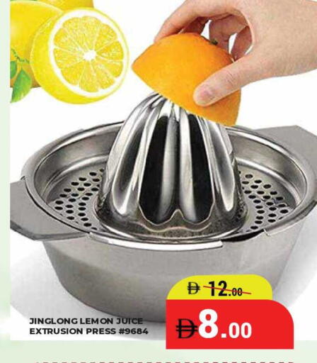 Lemon available at كيرالا هايبرماركت in الإمارات العربية المتحدة , الامارات - رَأْس ٱلْخَيْمَة