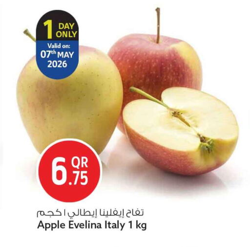Apple from Italy available at Safari Hypermarket in Qatar - Al Khor