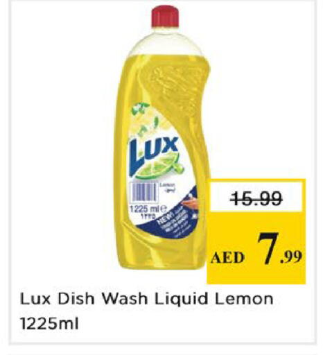 Lemon available at نستو هايبرماركت in الإمارات العربية المتحدة , الامارات - دبي