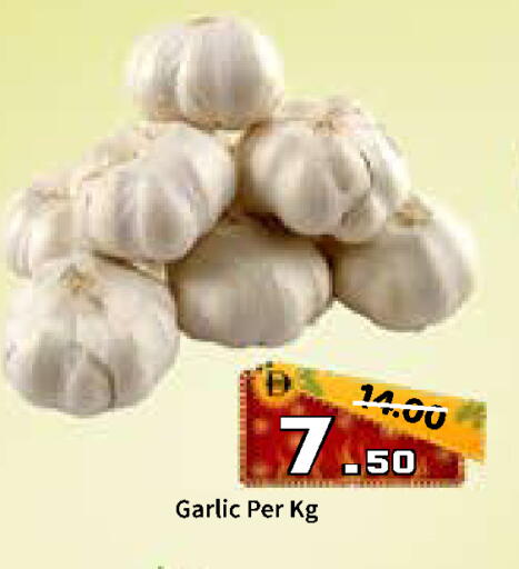 Garlic available at رويال جلف هايبرماركت in الإمارات العربية المتحدة , الامارات - أبو ظبي