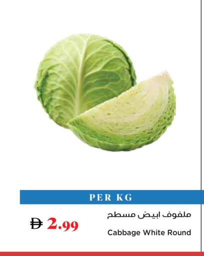 Cabbage available at تروليز سوبرماركت in الإمارات العربية المتحدة , الامارات - دبي