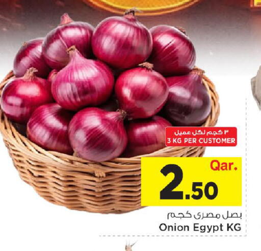 Onion from Egypt available at مارك & سيف in قطر - أم صلال