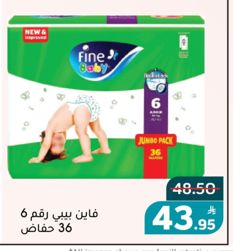 Apple available at Green Apple Market in KSA, Saudi Arabia, Saudi - Al Hasa