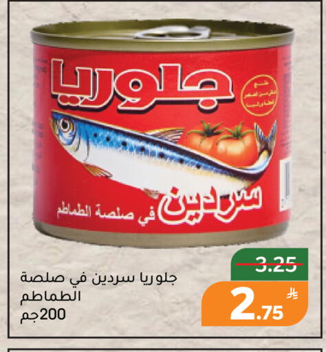 Apple available at Green Apple Market in KSA, Saudi Arabia, Saudi - Al Hasa