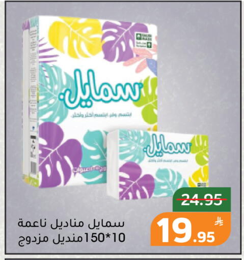 Apple available at Green Apple Market in KSA, Saudi Arabia, Saudi - Al Hasa