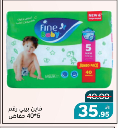 Apple available at Green Apple Market in KSA, Saudi Arabia, Saudi - Al Hasa