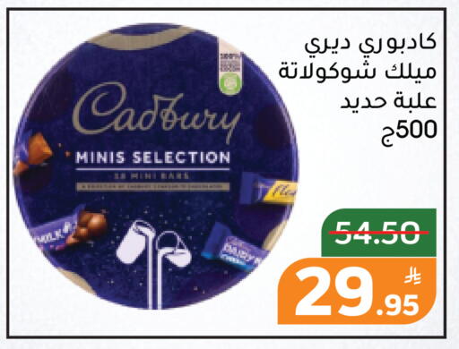 Apple available at Green Apple Market in KSA, Saudi Arabia, Saudi - Al Hasa