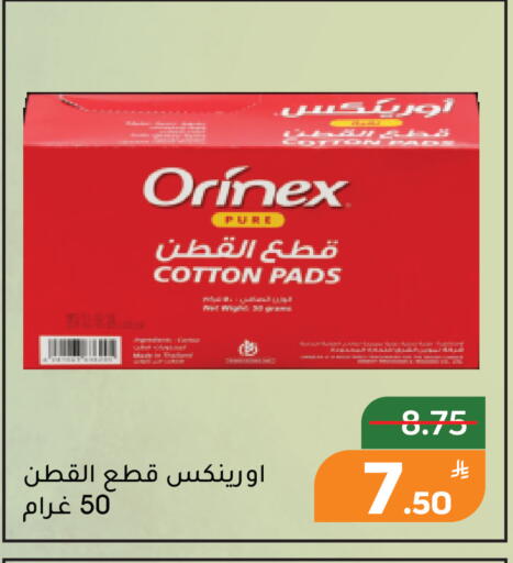 Apple available at Green Apple Market in KSA, Saudi Arabia, Saudi - Al Hasa
