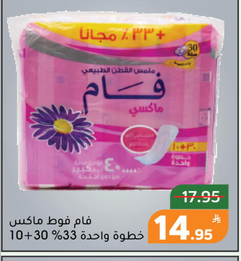 Apple available at Green Apple Market in KSA, Saudi Arabia, Saudi - Al Hasa