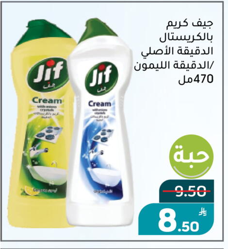 Apple available at Green Apple Market in KSA, Saudi Arabia, Saudi - Al Hasa