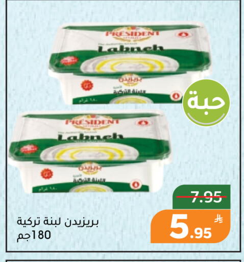 Apple available at Green Apple Market in KSA, Saudi Arabia, Saudi - Al Hasa