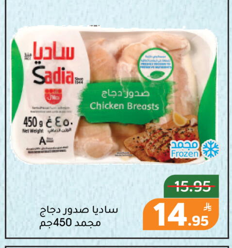 Apple available at Green Apple Market in KSA, Saudi Arabia, Saudi - Al Hasa
