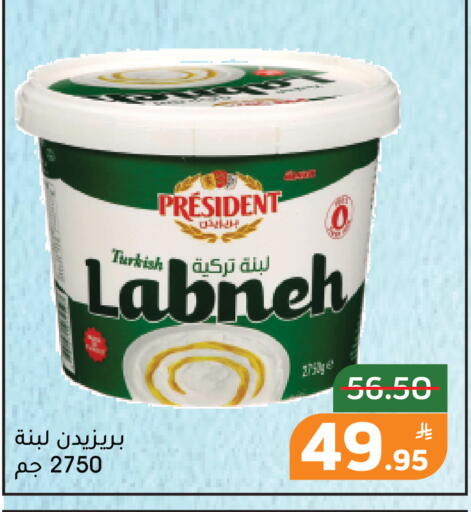 Apple available at Green Apple Market in KSA, Saudi Arabia, Saudi - Al Hasa
