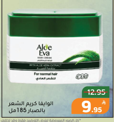Apple available at Green Apple Market in KSA, Saudi Arabia, Saudi - Al Hasa
