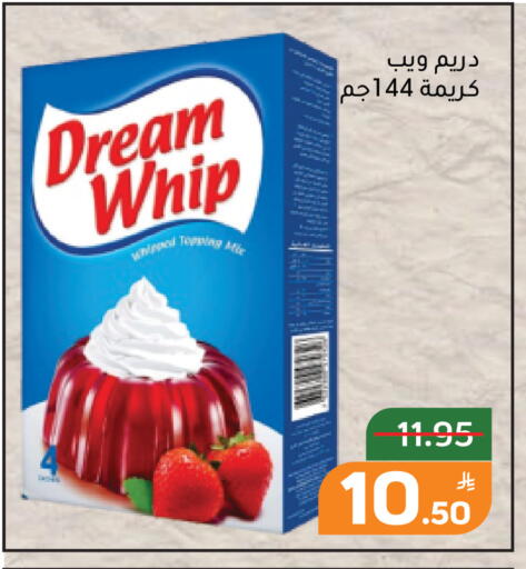 Apple available at Green Apple Market in KSA, Saudi Arabia, Saudi - Al Hasa