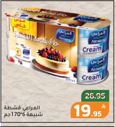 Apple available at Green Apple Market in KSA, Saudi Arabia, Saudi - Al Hasa