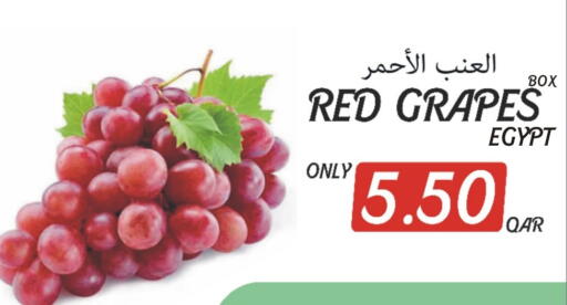 Grapes from Egypt available at Al Baladi Al Yawm in Qatar - Al Shamal