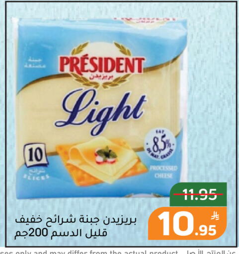 Apple available at Green Apple Market in KSA, Saudi Arabia, Saudi - Al Hasa
