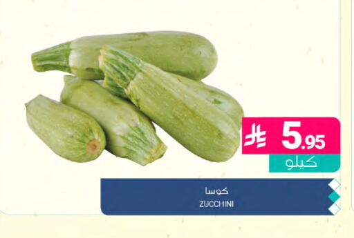 Zucchini available at Muntazah Markets in KSA, Saudi Arabia, Saudi - Dammam