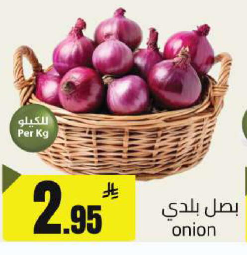 Onion available at Supermarket Stor in KSA, Saudi Arabia, Saudi - Riyadh