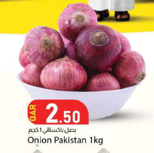 Onion from Pakistan available at دانا ماركت in قطر - الوكرة