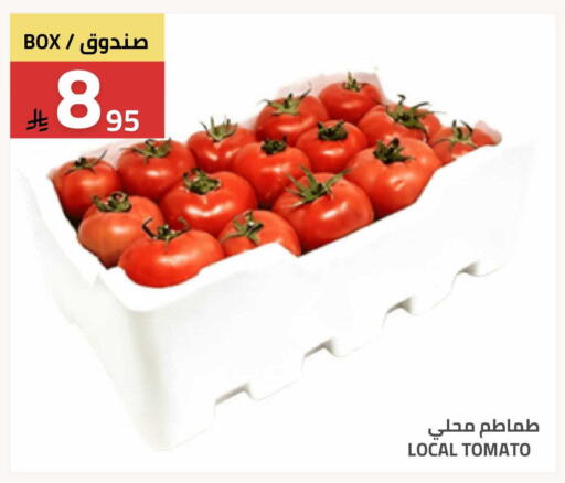Tomato available at Astra Markets in KSA, Saudi Arabia, Saudi - Tabuk
