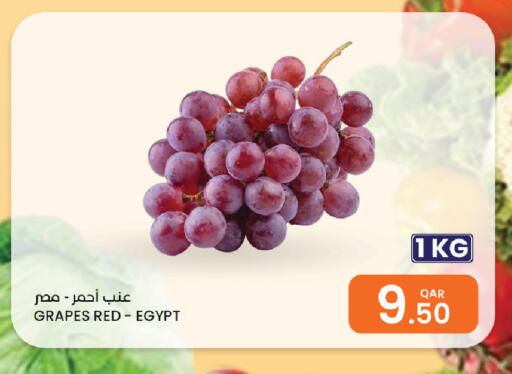 Grapes from Egypt available at Al Baladi Al Yawm in Qatar - Al Daayen