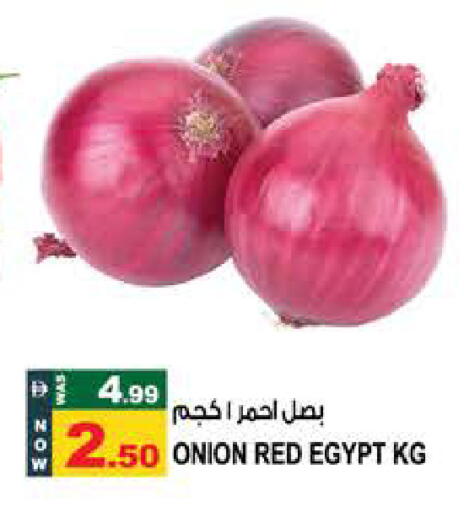 Onion from Egypt available at هاشم هايبرماركت in الإمارات العربية المتحدة , الامارات - الشارقة / عجمان