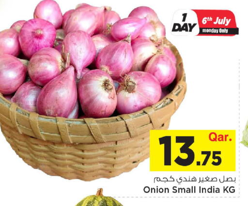 Onion from India available at مارك & سيف in قطر - الشحانية