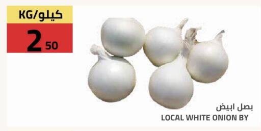 Onion available at Astra Markets in KSA, Saudi Arabia, Saudi - Tabuk