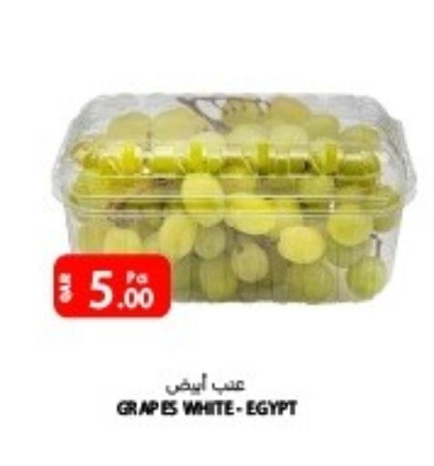 Grapes from Egypt available at Al Baladi Al Yawm in Qatar - Al Shamal