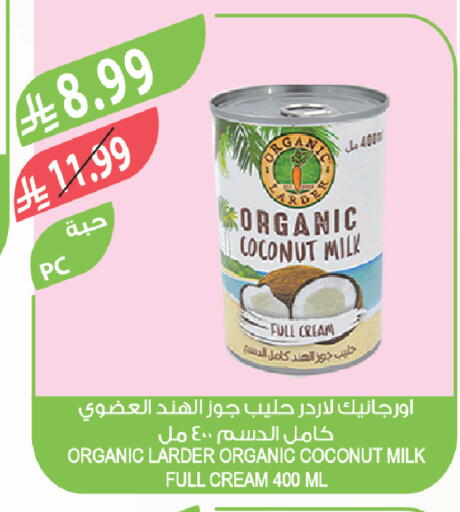 Coconut available at Farm  in KSA, Saudi Arabia, Saudi - Riyadh