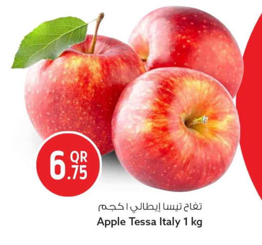 Apple from Italy available at Safari Hypermarket in Qatar - Al Rayyan