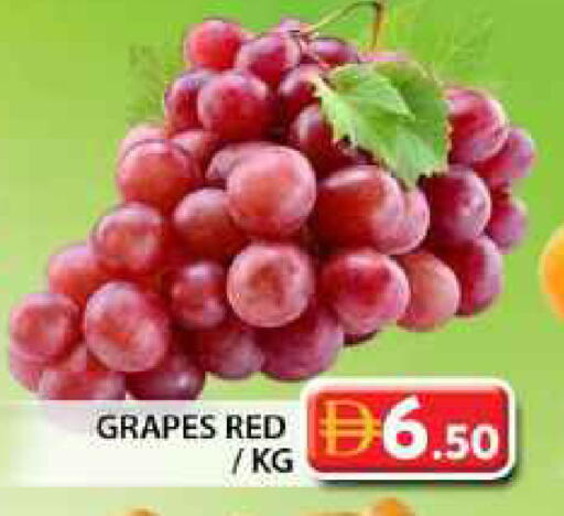 Grapes available at جراند هايبر ماركت in الإمارات العربية المتحدة , الامارات - دبي