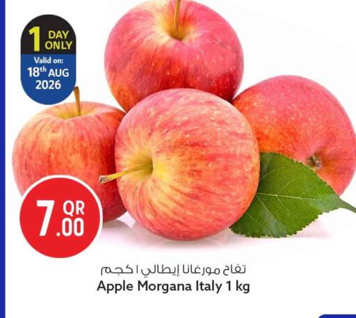 Apple from Italy available at Safari Hypermarket in Qatar - Al Shamal