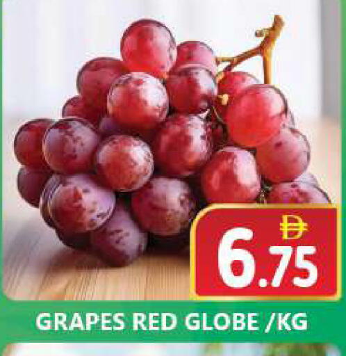Grapes available at سوق المبارك هايبرماركت in الإمارات العربية المتحدة , الامارات - الشارقة / عجمان