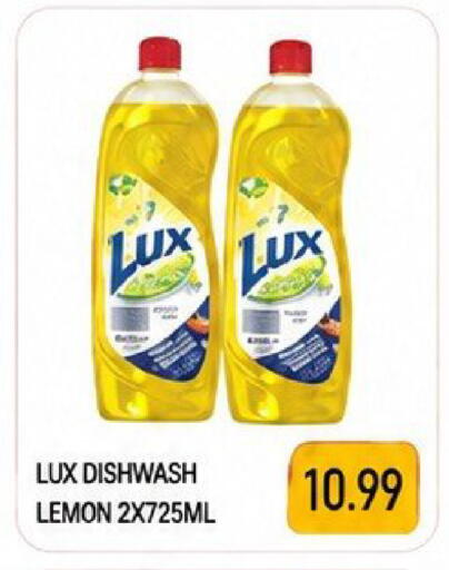 Lemon available at  روابي ماركت عجمان in الإمارات العربية المتحدة , الامارات - الشارقة / عجمان