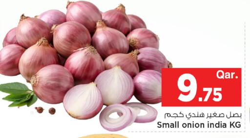 Onion from India available at مارك & سيف in قطر - الخور