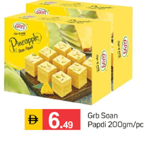 Pineapple available at سوق طلال in الإمارات العربية المتحدة , الامارات - دبي