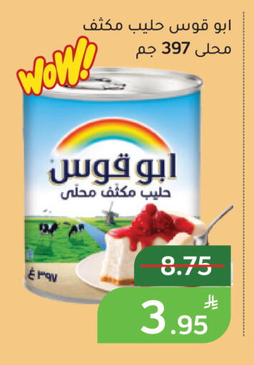 Apple available at Green Apple Market in KSA, Saudi Arabia, Saudi - Al Hasa