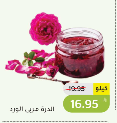 Apple available at Green Apple Market in KSA, Saudi Arabia, Saudi - Al Hasa