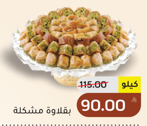 Apple available at Green Apple Market in KSA, Saudi Arabia, Saudi - Al Hasa