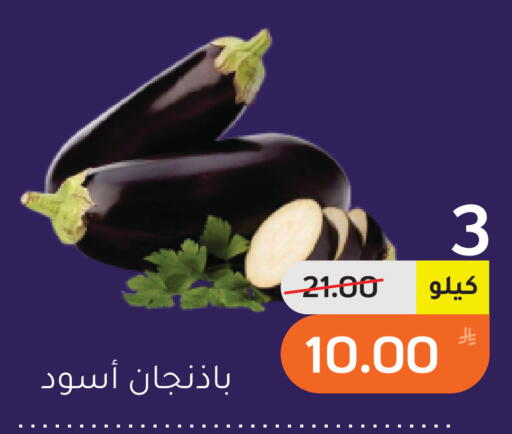 Apple available at Green Apple Market in KSA, Saudi Arabia, Saudi - Al Hasa