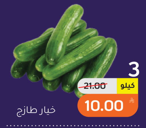 Apple available at Green Apple Market in KSA, Saudi Arabia, Saudi - Al Hasa