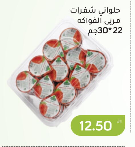 Apple available at Green Apple Market in KSA, Saudi Arabia, Saudi - Al Hasa