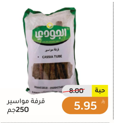Apple available at Green Apple Market in KSA, Saudi Arabia, Saudi - Al Hasa