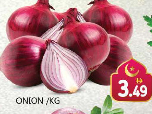 Onion available at Souk Al Mubarak Hypermarket in UAE - Sharjah / Ajman