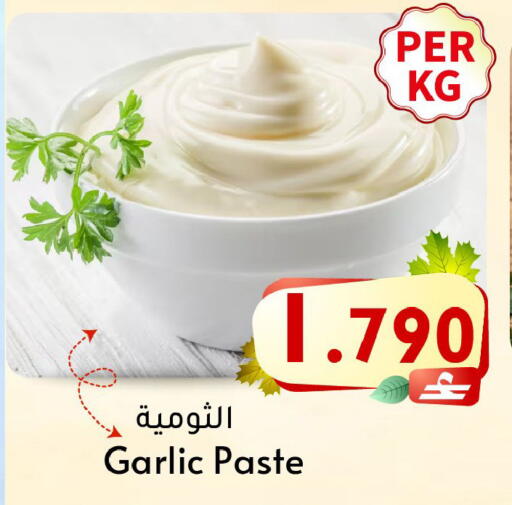 Garlic available at Al Qoot Hypermarket in Oman - Muscat