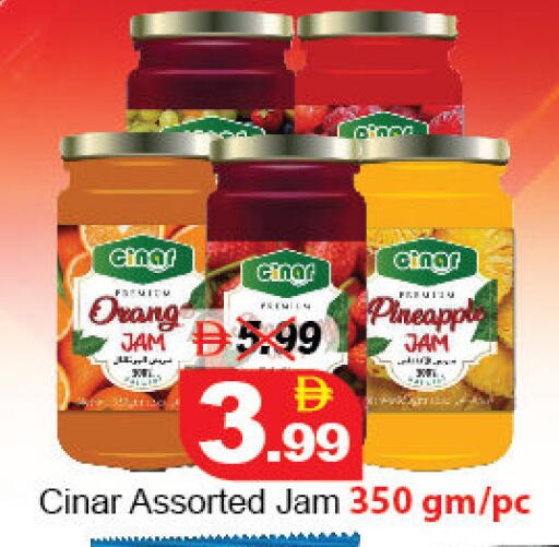 Pineapple available at ديزرت فريش ماركت in الإمارات العربية المتحدة , الامارات - أبو ظبي