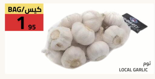 Garlic available at Astra Markets in KSA, Saudi Arabia, Saudi - Tabuk